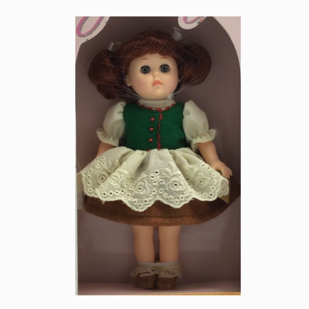 Ginny Vogue Beautiful Gretel 1984 Dakin Collectible Ornamental Character Display - Picture 1 of 12